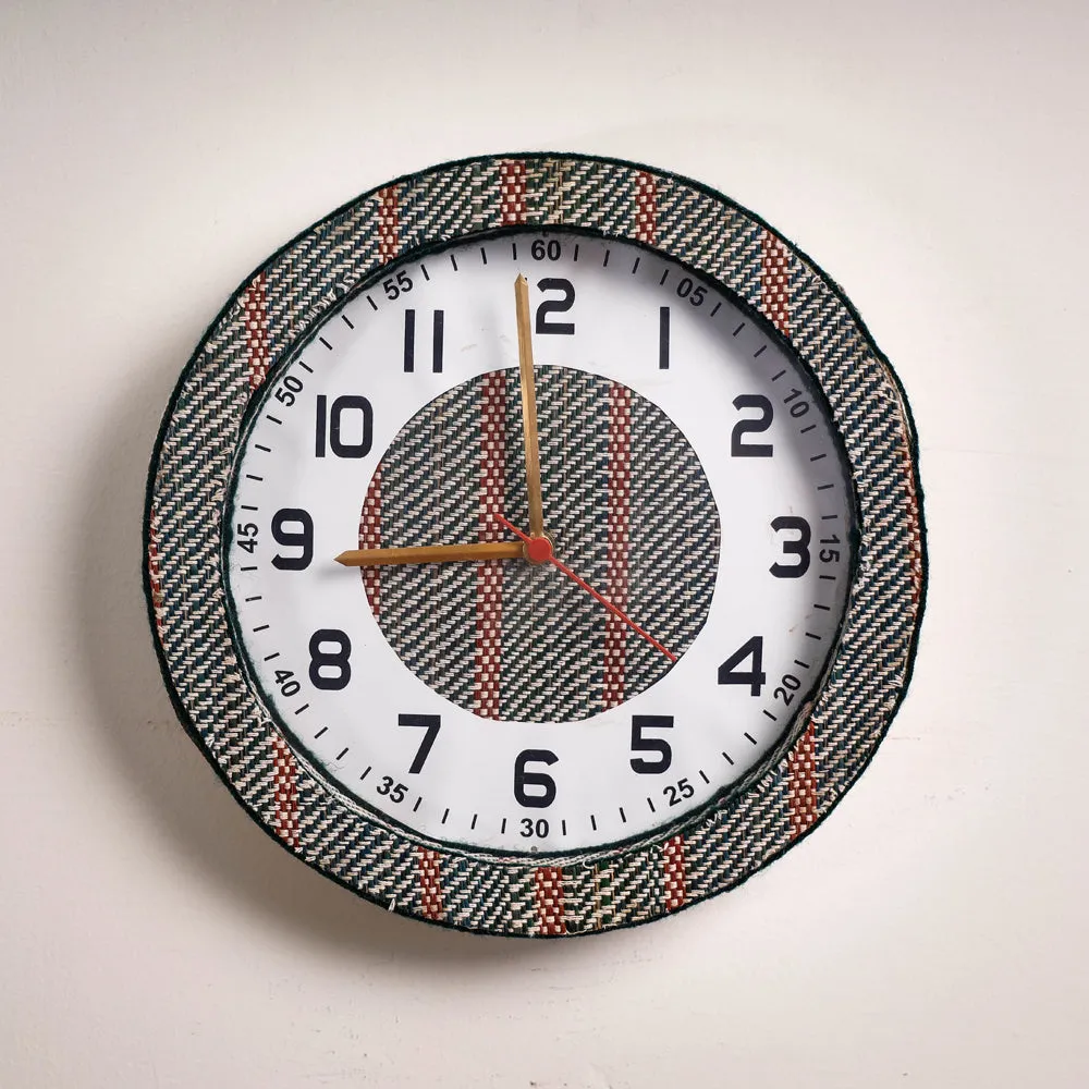 Handcrafted Madur Grass Wall Clock (10 x 10 in)