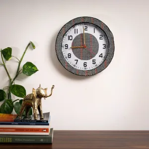 Handcrafted Madur Grass Wall Clock (10 x 10 in)