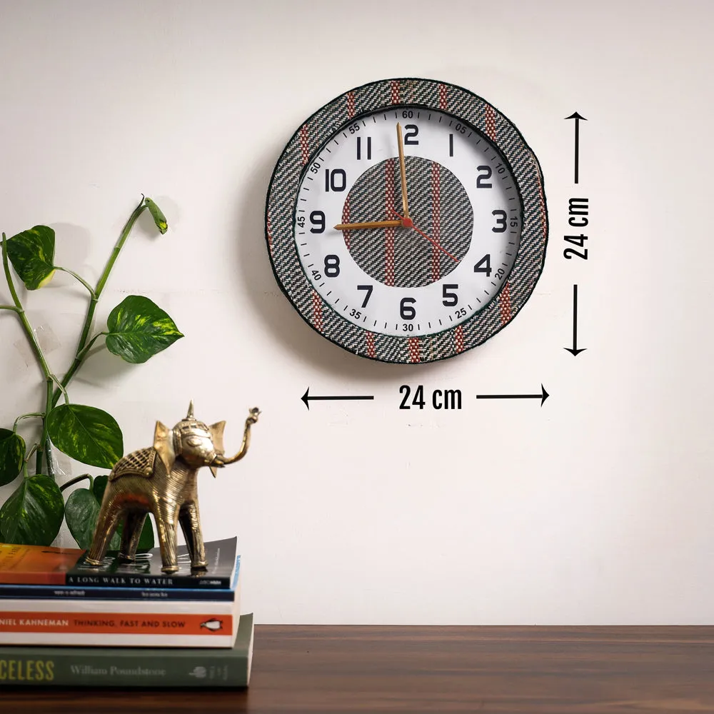 Handcrafted Madur Grass Wall Clock (10 x 10 in)