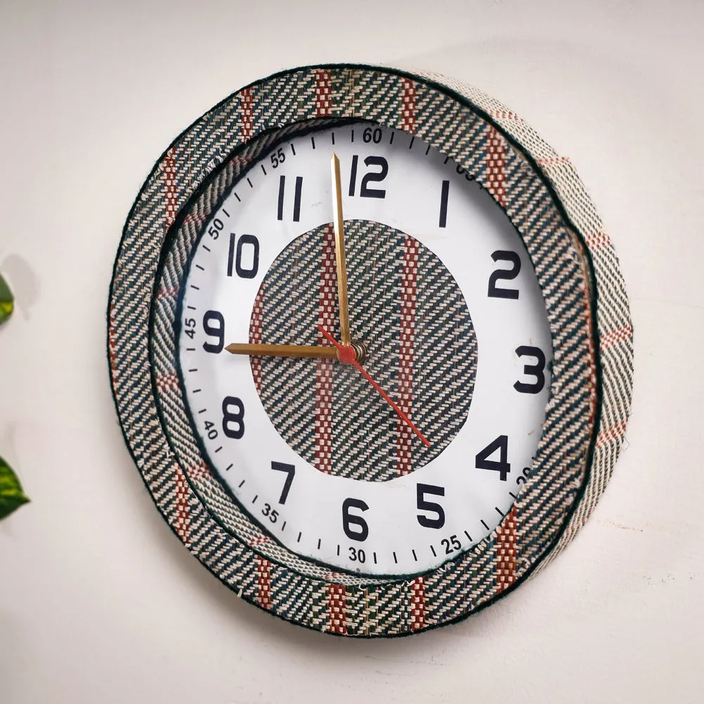 Handcrafted Madur Grass Wall Clock (10 x 10 in)